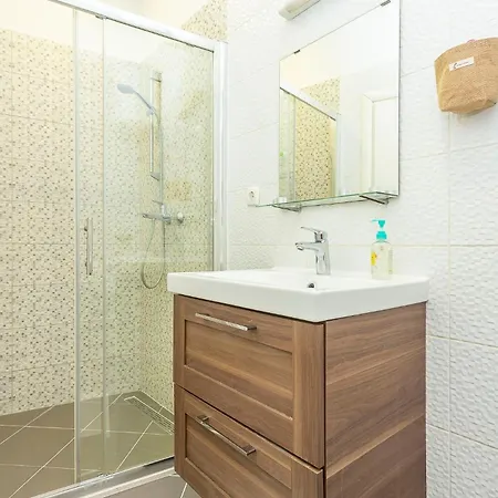 With Parking Space - 24466 Apartmán